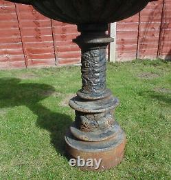 (#941) old cast iron garden water fountain (Pick up only)