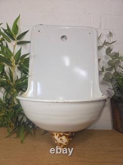 Ancienne Fontaine Murale en Émail Métallique Européenne Vintage Française pour Jardin avec Évier et Jardinière
