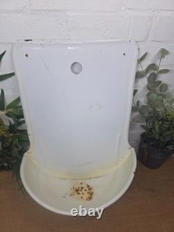 Ancienne Fontaine Murale en Émail Métallique Européenne Vintage Française pour Jardin avec Évier et Jardinière