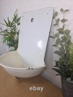 Ancienne Fontaine Murale en Émail Métallique Européenne Vintage Française pour Jardin avec Évier et Jardinière