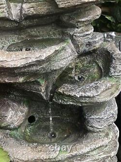 Caractéristique De L’eau De Roche, Aber Tombe Fontaine De Jardin Avec Des Lumières, Puissance Principale, Fontaine