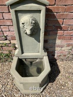 Caractéristiques de Fontaine Murale avec Grands Lions en Pierre pour le Jardin