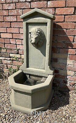 Caractéristiques de Fontaine Murale avec Grands Lions en Pierre pour le Jardin