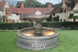 Fontaine De Balle De Base Regis, Dans La Piscine De Tate Surround Stone Garden Caractéristique De L'eau