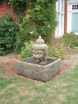 Fontaine De La Tête De Bouddha Et Caractéristique De Jardin D'eau De Réservoir