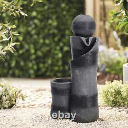 Fontaine à eau en forme de boule noire avec éclairage, alimentée par énergie solaire, pour patio de jardin extérieur.