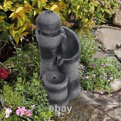 Fontaine à eau en forme de boule noire avec éclairage, alimentée par énergie solaire, pour patio de jardin extérieur.