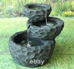 Fontaine à eau en pierre grise à 3 couches alimentée par énergie solaire Gardenwize SWGSL230