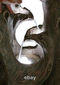 Fontaine cascade de caractère naturel en bois d'effet jardin pour arbre écureuil