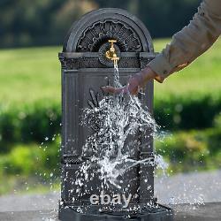 Fontaine d'eau antique debout dans le jardin, ornement de terrasse vintage, robinet debout