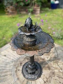 Fontaine d'eau de jardin en fonte avec poisson en fonte et nouvelle pompe