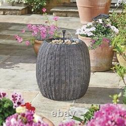 Fontaine d'eau de jardin extérieure en rattan tressé avec galets et bol solaire