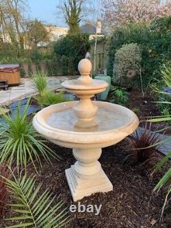 Fontaine d'eau en grès de grande taille à deux niveaux pour le jardin, ornée de décorations.