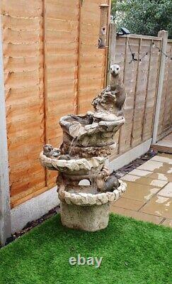 Fontaine d'eau en pierre Utterly Otters de Henri Studio / Cascade de jardin Caractéristique de l'eau
