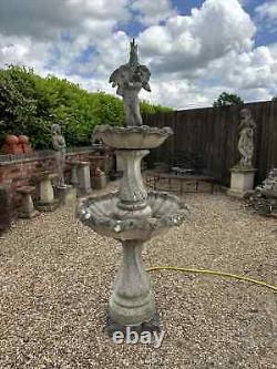 Fontaine d'eau en pierre reconstituée pour jardin décoratif avec récupération d'eau