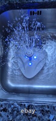 Fontaine d'eau sans fil Hydria avec mosaïque et deux têtes de fontaine