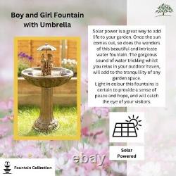 Fontaine d'eau solaire de jardin avec statue en forme de garçon et de fille, fonctionnalité d'ornement de patio extérieur
