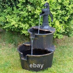 Fontaine de jardin à deux niveaux en forme de tonneau avec pompe à eau, ornée d'un câble électrique