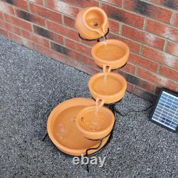 Fontaine de jardin avec cascade alimentée par énergie solaire pour extérieur