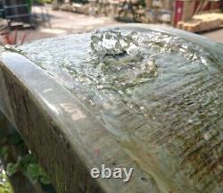 Fontaine de jardin circulaire à déversement d'eau tranquille moderne et contemporaine