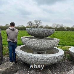 Fontaine de jardin en granit à trois niveaux avec bol et rocher d'eau