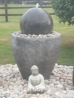 Fontaine de jardin en pierre en forme de balle pour baignoire de grenier