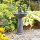 Fontaine De Jardin Extérieure à Deux Niveaux Avec Cascade Alimentée Par énergie Solaire, Des Grenouilles Enjouées