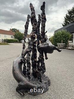 Fontaine de loutres nageant, sculpture de jardin en forme de loutres, ornement en fonte avec jets d'eau