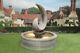 Sculpture De Requin Dans La Piscine Tate Surround Stone Jardin Fontaine D'eau
